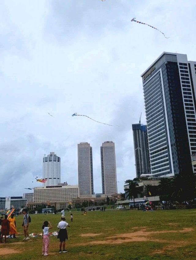 🇱🇰 Kite Flying 🪁 in Galle Face Green, Colombo 