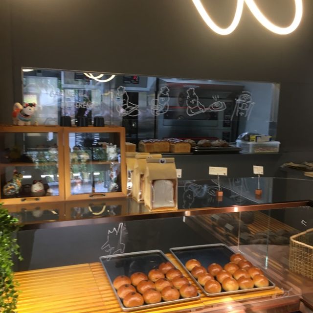 新店美食 肥貓不餓麵包店，鬆軟香甜的芋頭麵包、紅豆麵包和法式長棍，讓你一口愛上！