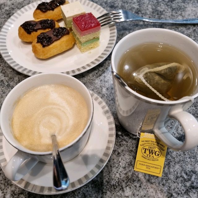 SliverKris lounge, airport oasis