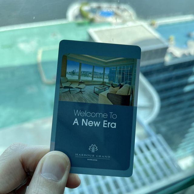 房間及泳池都擁有無敵維港海景酒店