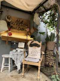Munasir ร้านกาแฟนั่งชิวริมสระ ณ พัทยา