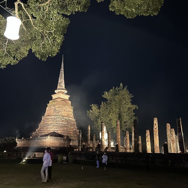 เผาเทียน เล่นไฟสุโขทัยย