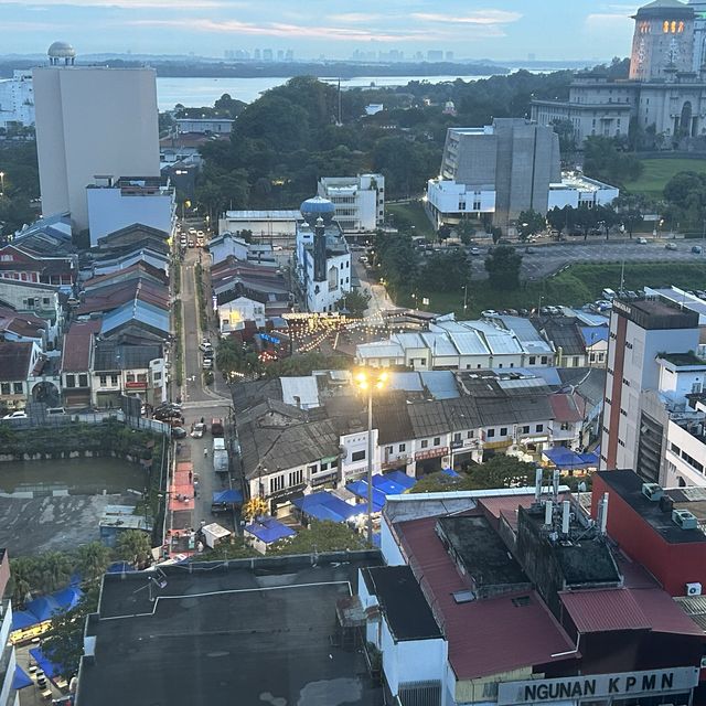 Clean and Super Spacious Hotel with Car Lift