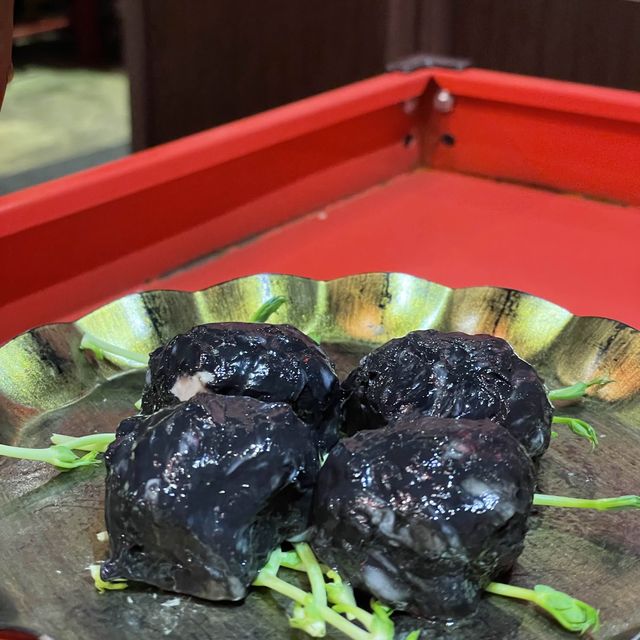 宮廷風火鍋店 必點花膠雞湯湯底