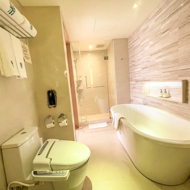Banyan Tree Bangkok กับห้องกระจกทรงโค้ง