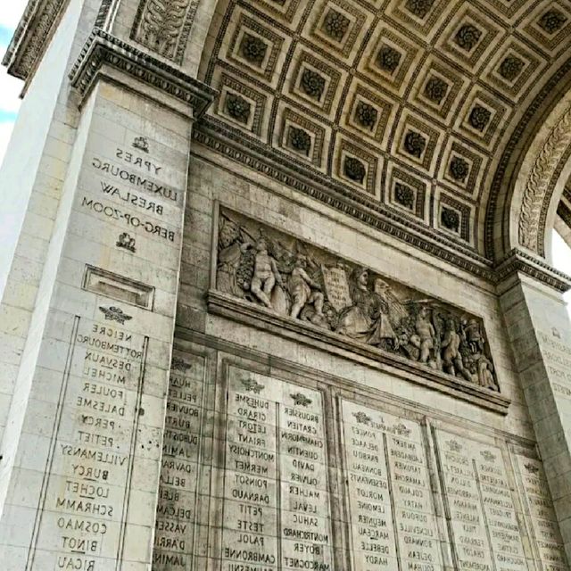 STUNNING MONUMENT IN PARIS!