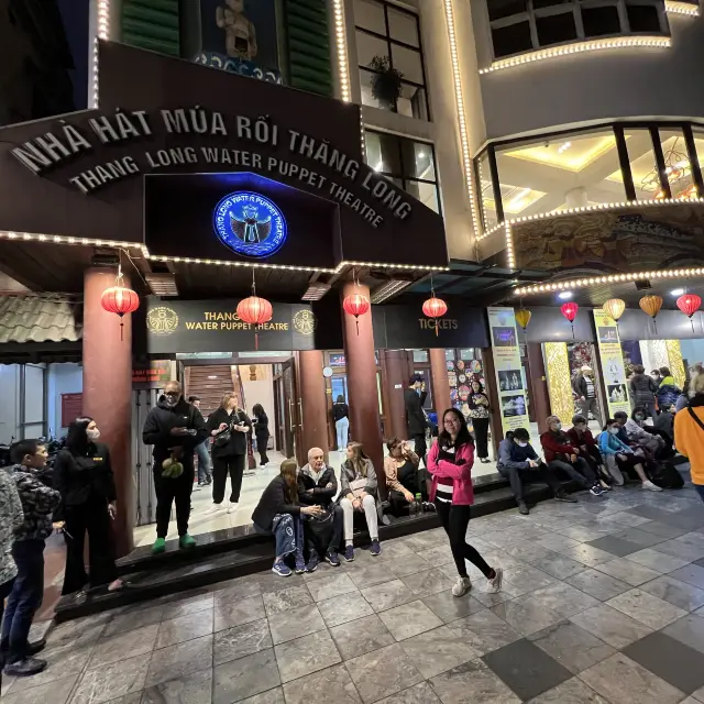 Water puppet show, tradition to catch