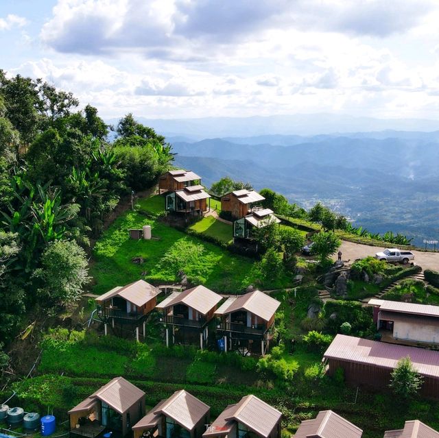 ที่พักเชียงใหม่ บ้านภูหมอก ตั้งอยู่บนสุดของเนินเขา