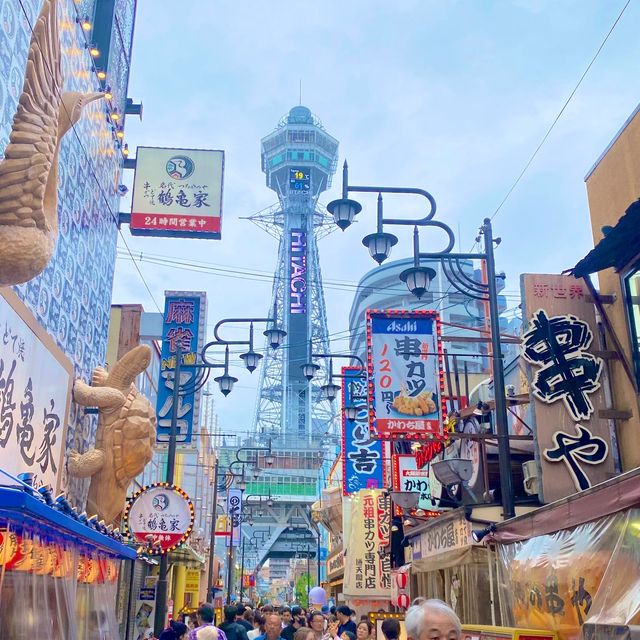 大阪観光スポット！通天閣はどの角度からみても素晴らしい