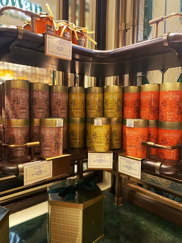 Churchill’s Boutique at the Londoner 🌰🥜🫘
