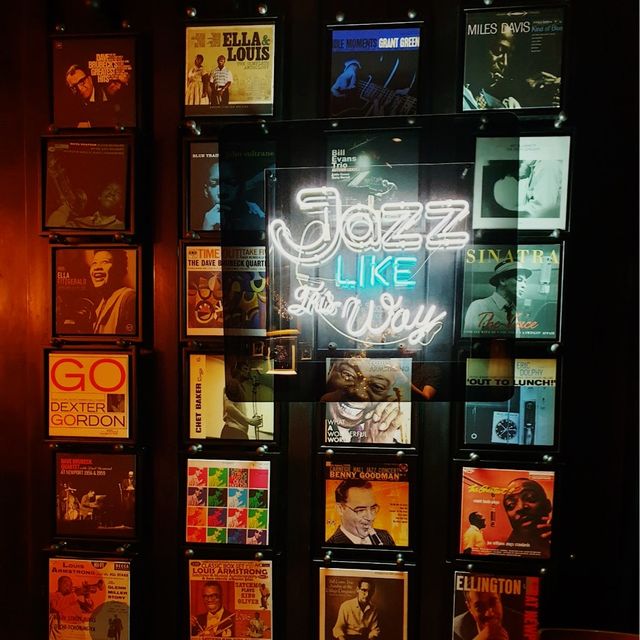 33 Blue Room