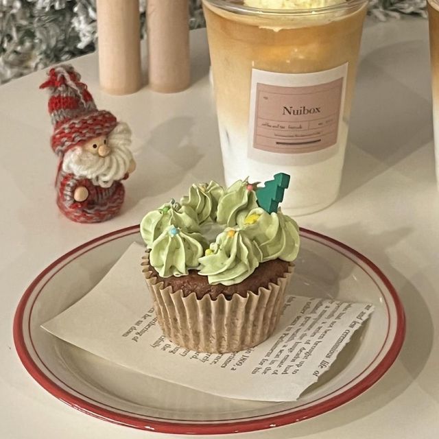 聖誕氛圍濃厚的nuibox cafe，推薦大家去！
