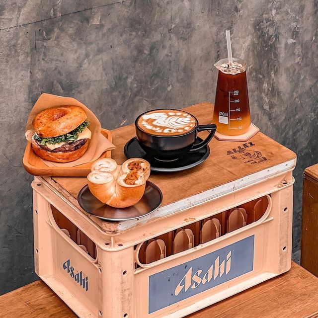 香港隱世轉角木系復古Cafe