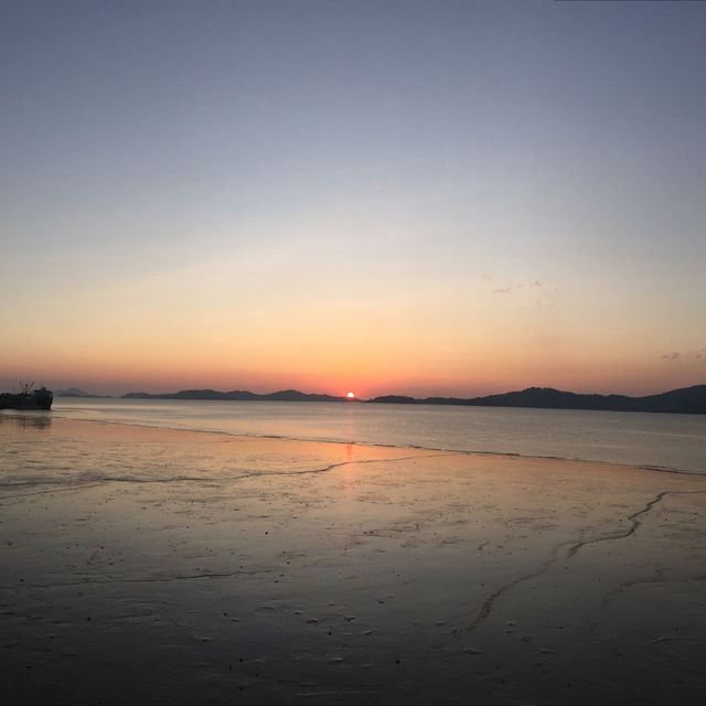 Vivid Sunset Over the Sea