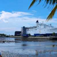 Staying in a ship out off water 