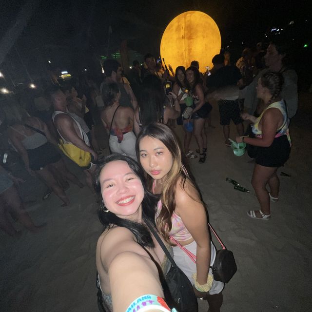 THE BACKPACKER’S party: Full Moon Party 