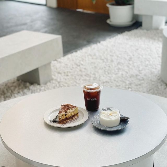 STEEL：市中心餐廳，悠閒用餐時光