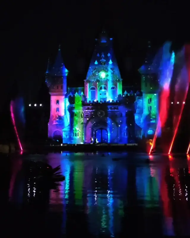越南富國島 火焰噴泉城堡燈光show