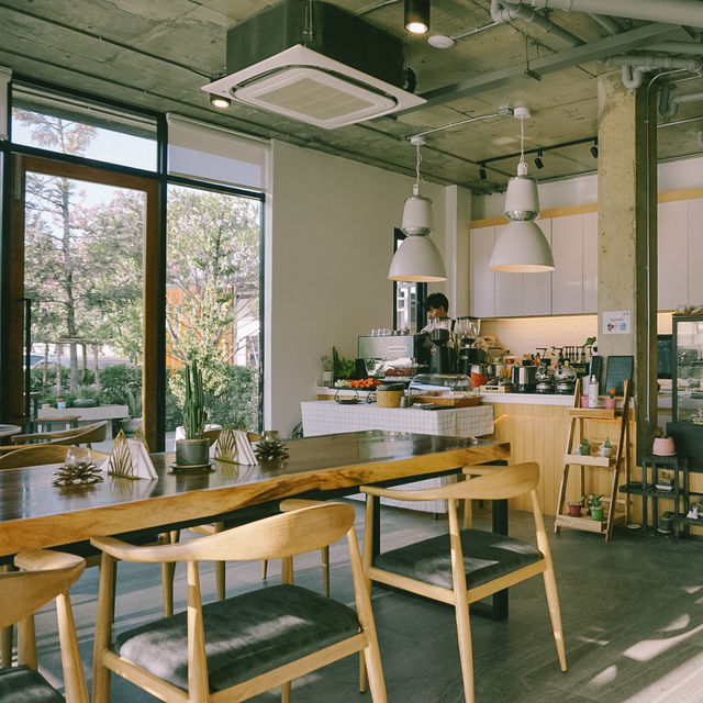 ที่พักสวย ใกล้สะพานข้ามแม่น้ำแคว โรงแรมอนันสิตรา