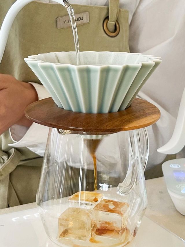 【福岡カフェ】季節のフルーツが添えられたグルテンフリーのチーズケーキ