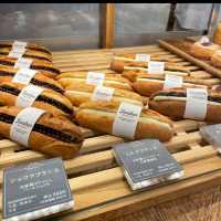 【パン屋巡り】東京 三軒茶屋 ジュウニブンベーカリー三軒茶屋本店 広々とした店内でのんびりと過ごせるパン屋