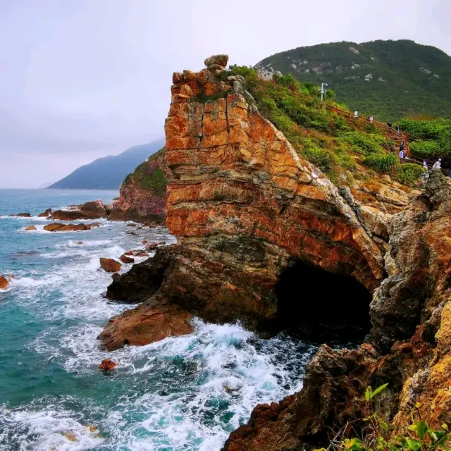 Yangmeikeng Coastal Trail • Luzui Mountain Villa Erosion Cliffs.