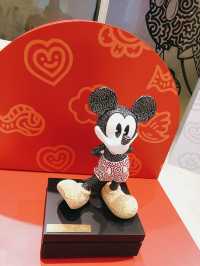 【限量藝術展】Mr Doodle愛情雕塑，遠東百貨信義A13