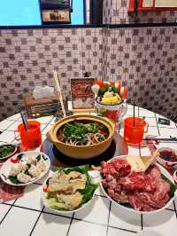 「香港情懷特色雞煲火鍋店，回味無窮！」