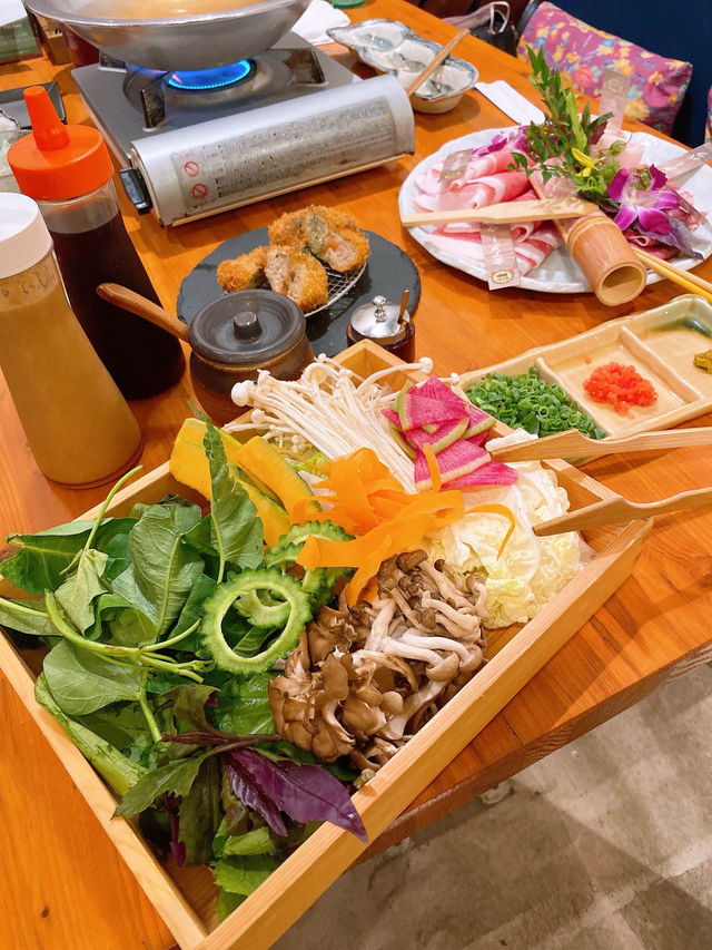 【沖縄/グルメ】アグー豚のしゃぶしゃぶと島野菜が食べ放題！