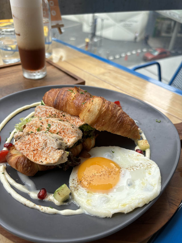 Come True Cafe