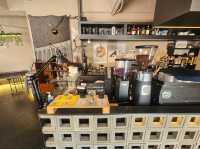 A nice retro cafe at Haebangchon, Cozydomz
