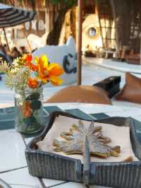 คาเฟ่ริมหาด CAVE BEACH CLUB