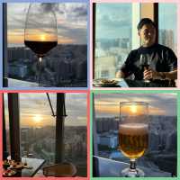 酒店33樓可以從中午坐到晚上，還可以不停地吃