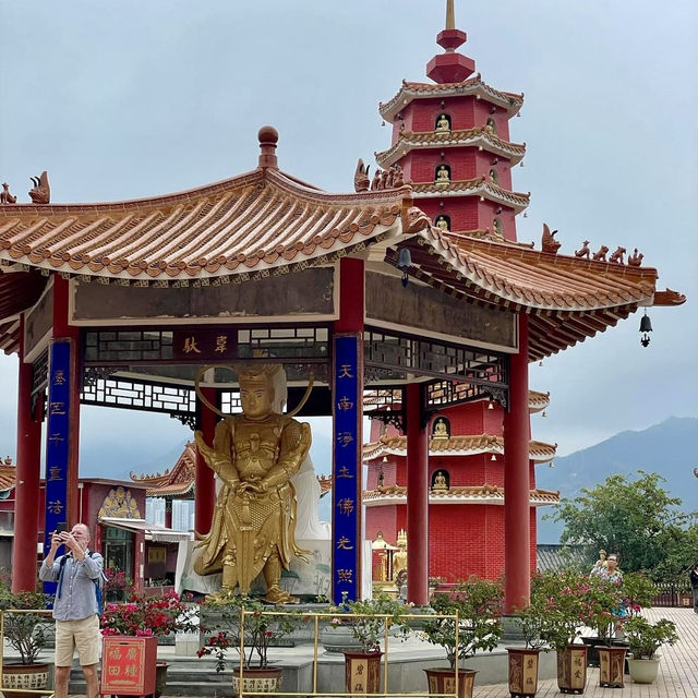 Explore the Unique Ten Thousand Buddhas Monastery
