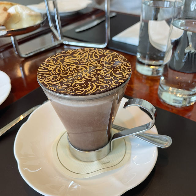 「香港迪士尼酒店下午茶：美味茶點，獨特體驗」