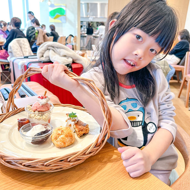盛裝甜點有野餐風又很好吃的博多咖啡廳 Afternoon Tea