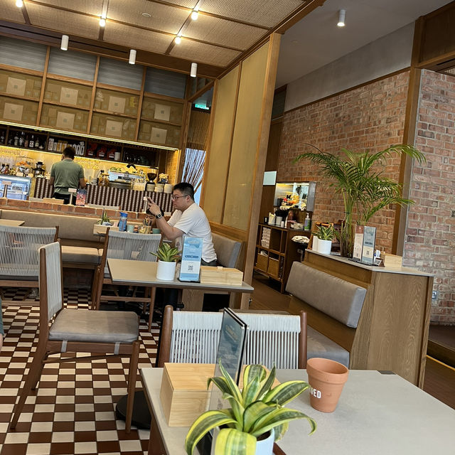 Pet friendly fusion restaurant 