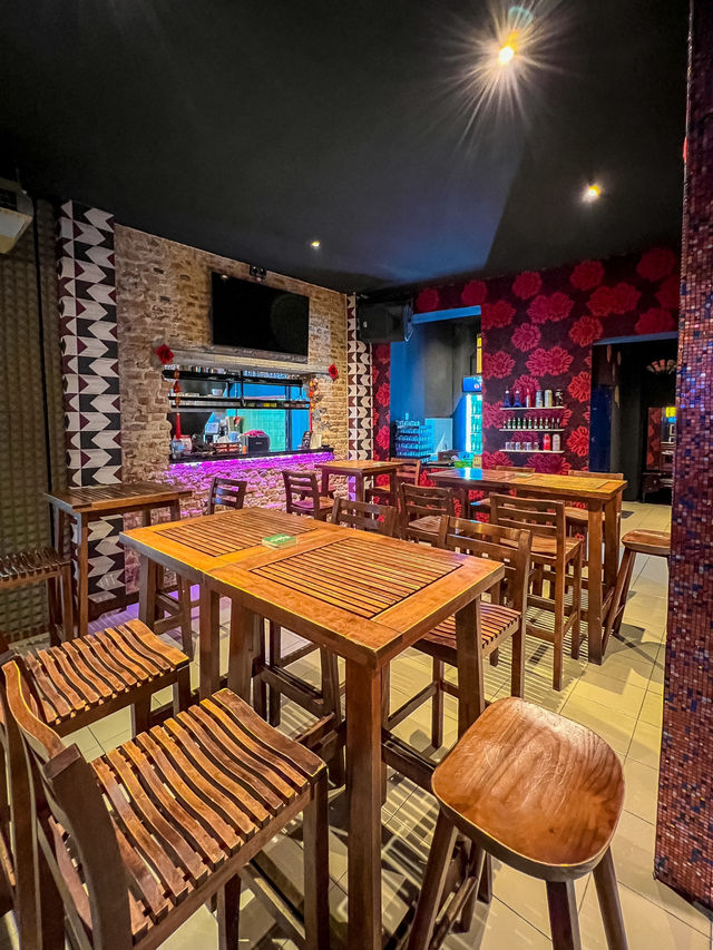 First Round Pub: Siam Road’s Nightlife Gem