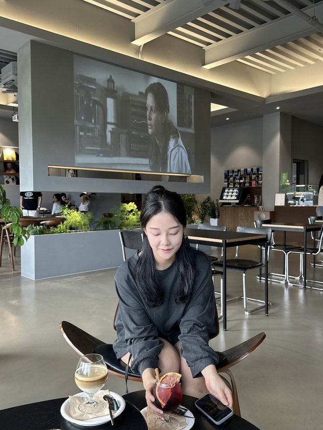 모던한 분위기의 청주 외각 카페 🫧