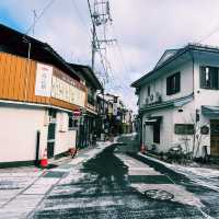 遊走在人文氣息裡，踏著雪白的路