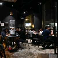 超有格調黑色型格旺角咖啡漢堡店