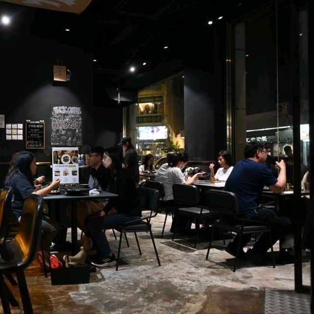 超有格調黑色型格旺角咖啡漢堡店