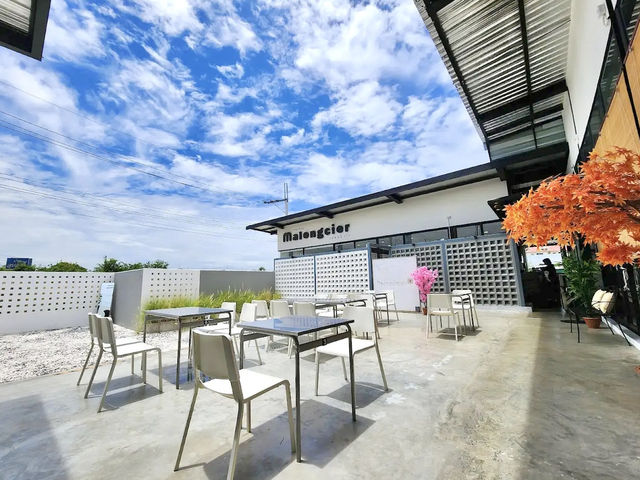 มาลองซิเออ คาเฟ่ แอนด์ บิสโตร จ.สมุทรปราการ