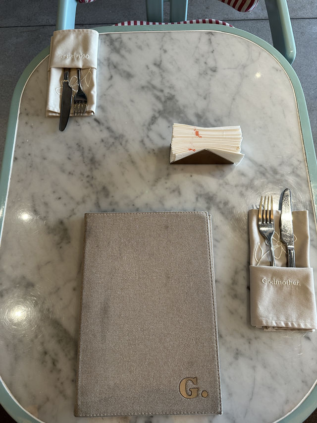 “A Culinary Gem in Ho Chi Minh City: Godmother Café”