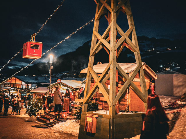 Val Gardena Christmas Market: Enchanting Night Views