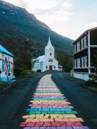 Your Guide to Visiting Iceland: Land of Fire, Ice, and Epic Adventures