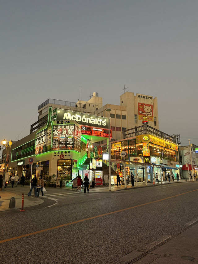 밤낮으로 화려한 길거리를 자랑하는 오키나와 국제거리🌴