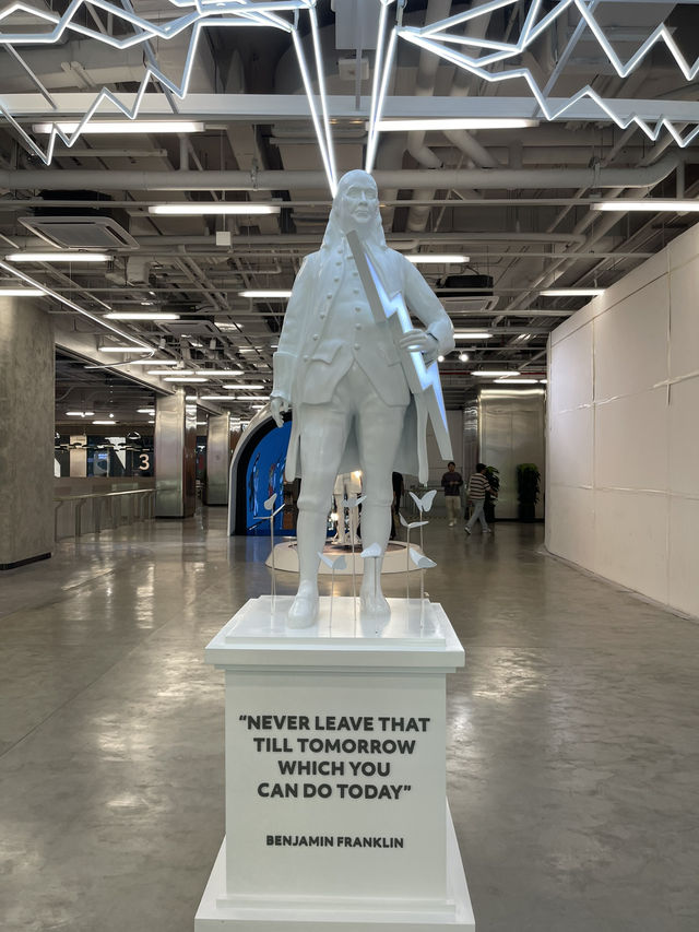 🌿🛍️✨「聖誕節探索曼谷：True Digital Park之旅」🌟🍴