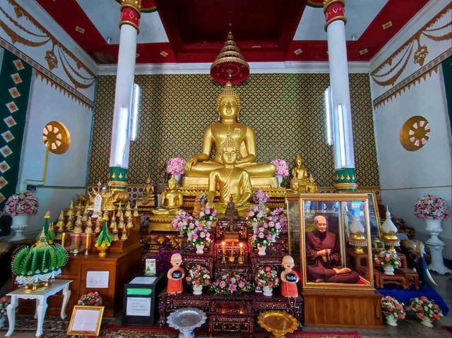 ชมสถาปัตยกรรมปูนปั้นที่งดงาม มีเอกลักษณ์