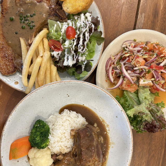 เอ๋ & เอก ร้านสเต็กชื่อดังที่สุดในพัทยา